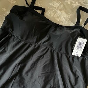 BLACK ONE-PIECE SWIM DRESS